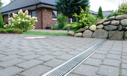 aco_15_self-entwaesserung_laengsstabrost_auffahrt